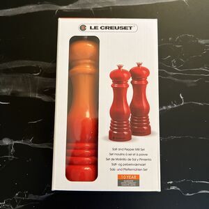 Le Creuset Salt and Pepper Mill Set Volcanic Orange Red Ombre 8” New Open Box!